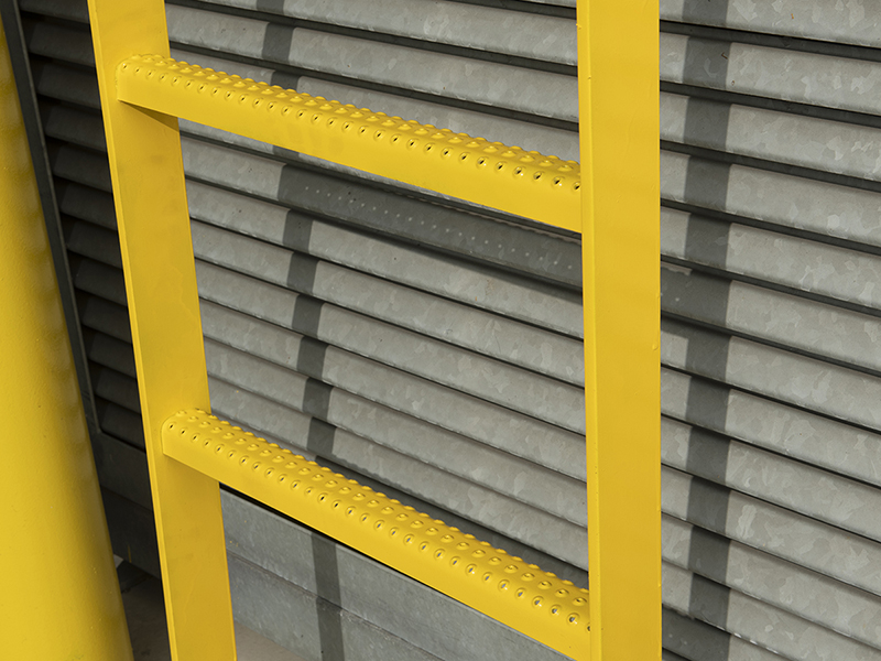 TRACTION TREAD LADDER RUNG APPLICATION